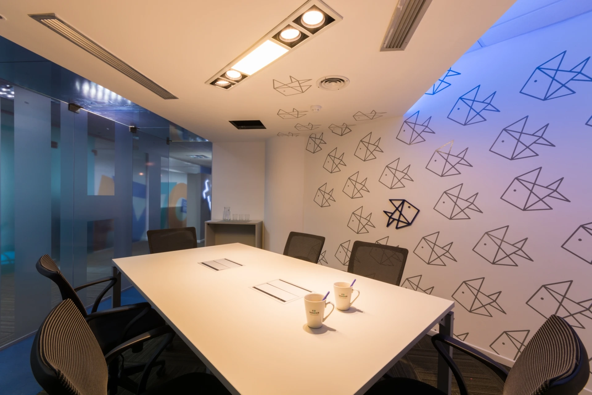 Espacio de trabajo con iluminación natural