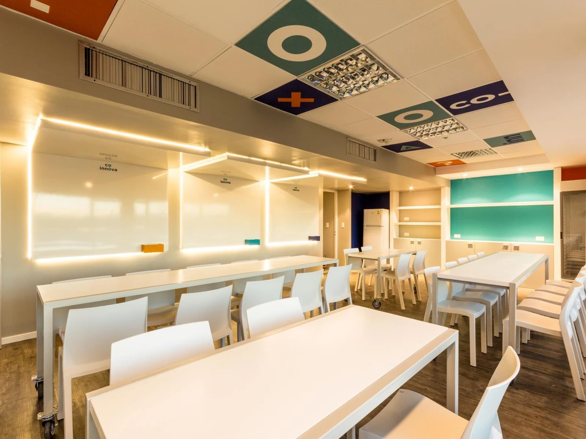 Espacio de trabajo iluminado